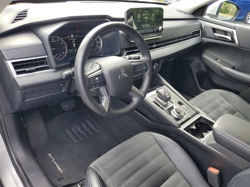 Used 2024 Mitsubishi Outlander SE image 6