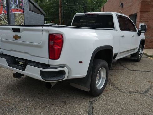 Used 2025 Chevrolet Silverado 3500 High Country w/ Technology Package AWD/4WD image 5