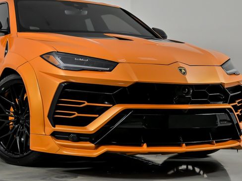 Used 2021 Lamborghini Urus AWD/4WD image 3