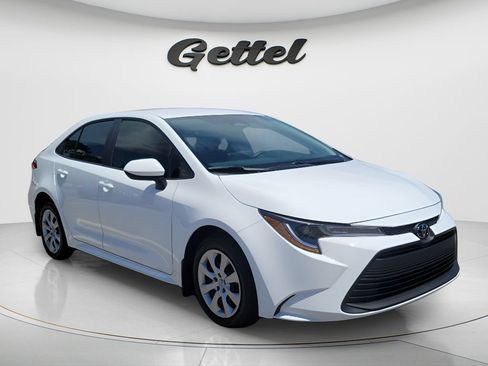 Used 2026 Toyota Corolla LE FWD image 3