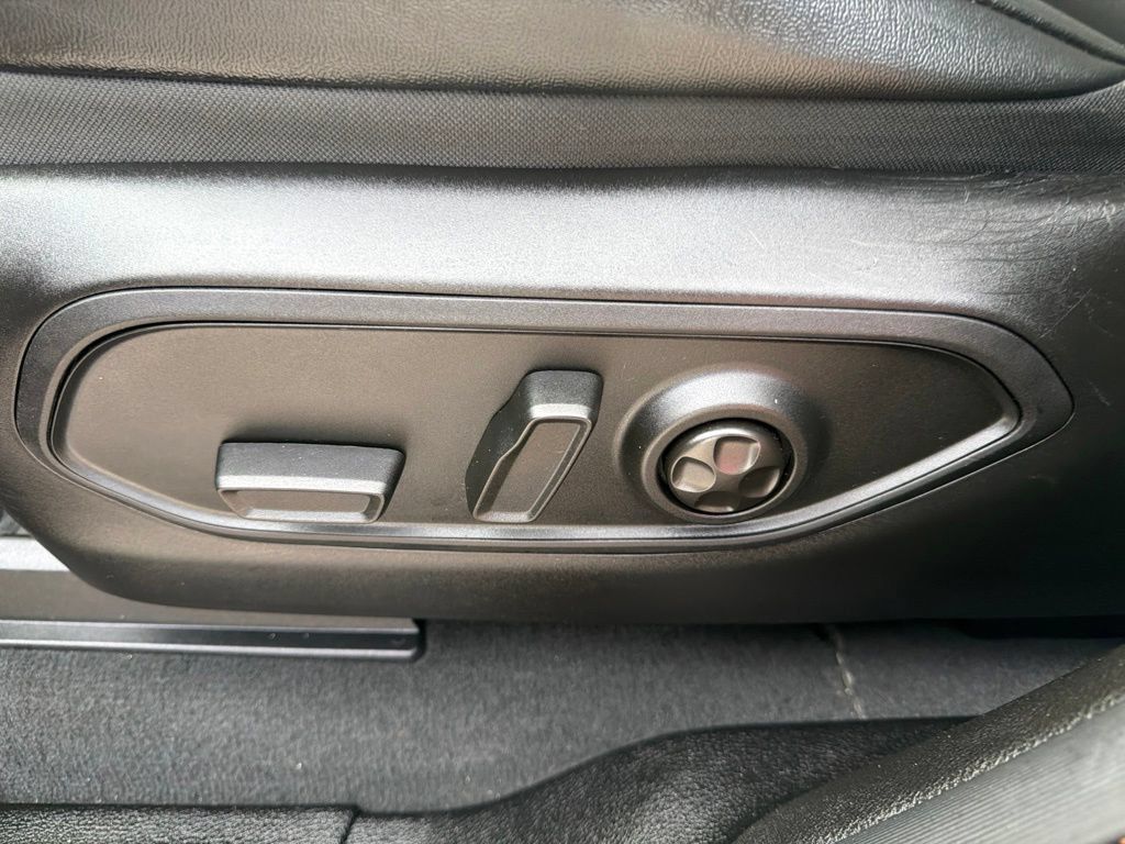 Used 2025 Jeep Grand Cherokee L Laredo AWD/4WD image 21