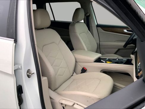 Used 2024 Volkswagen Atlas SE FWD image 9