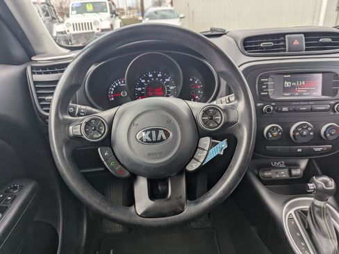 Used 2015 Kia Soul + image 11