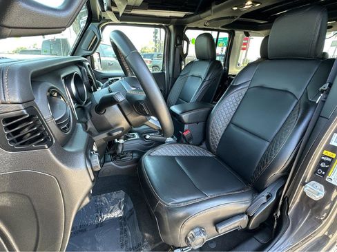 Used 2021 Jeep Wrangler Unlimited Sahara image 8