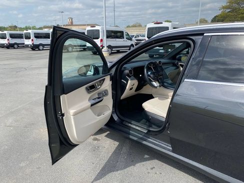 Used 2024 Mercedes-Benz GLC 300 image 12