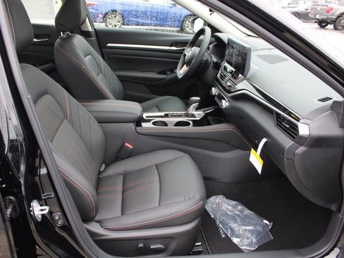 New 2025 Nissan Altima 2.5 SR image 12