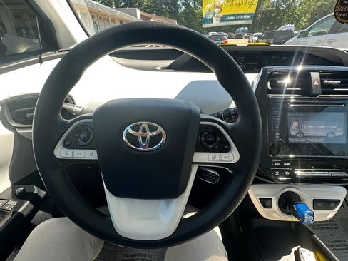Used 2018 Toyota Prius Two w/ Prius Two Safety Plus Package FWD image 10