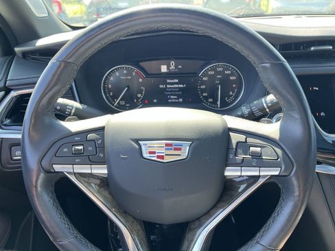 Used 2023 Cadillac XT6 Premium Luxury AWD/4WD image 16