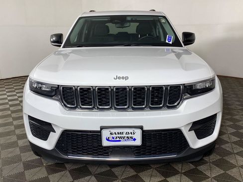 Used 2023 Jeep Grand Cherokee Laredo w/ Luxury Tech Group I AWD/4WD image 32