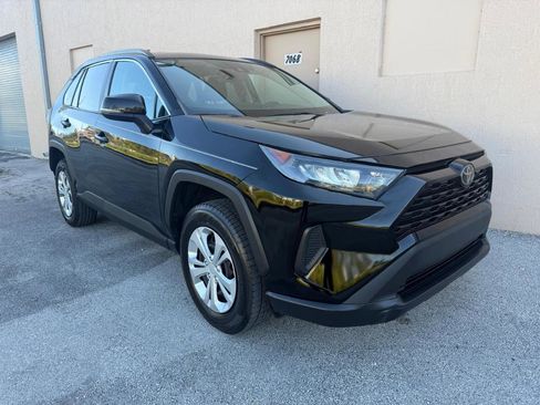 Used 2020 Toyota RAV4 LE FWD image 10