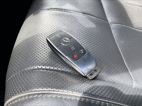 Used 2020 Mercedes-Benz GLS 580 4MATIC image 8