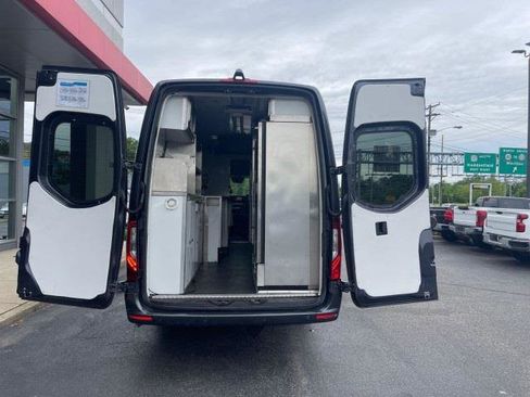Used 2020 Mercedes-Benz Sprinter 4500 w/ Premium Plus Package image 34