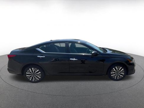 Used 2025 Nissan Altima 2.5 SV FWD image 16