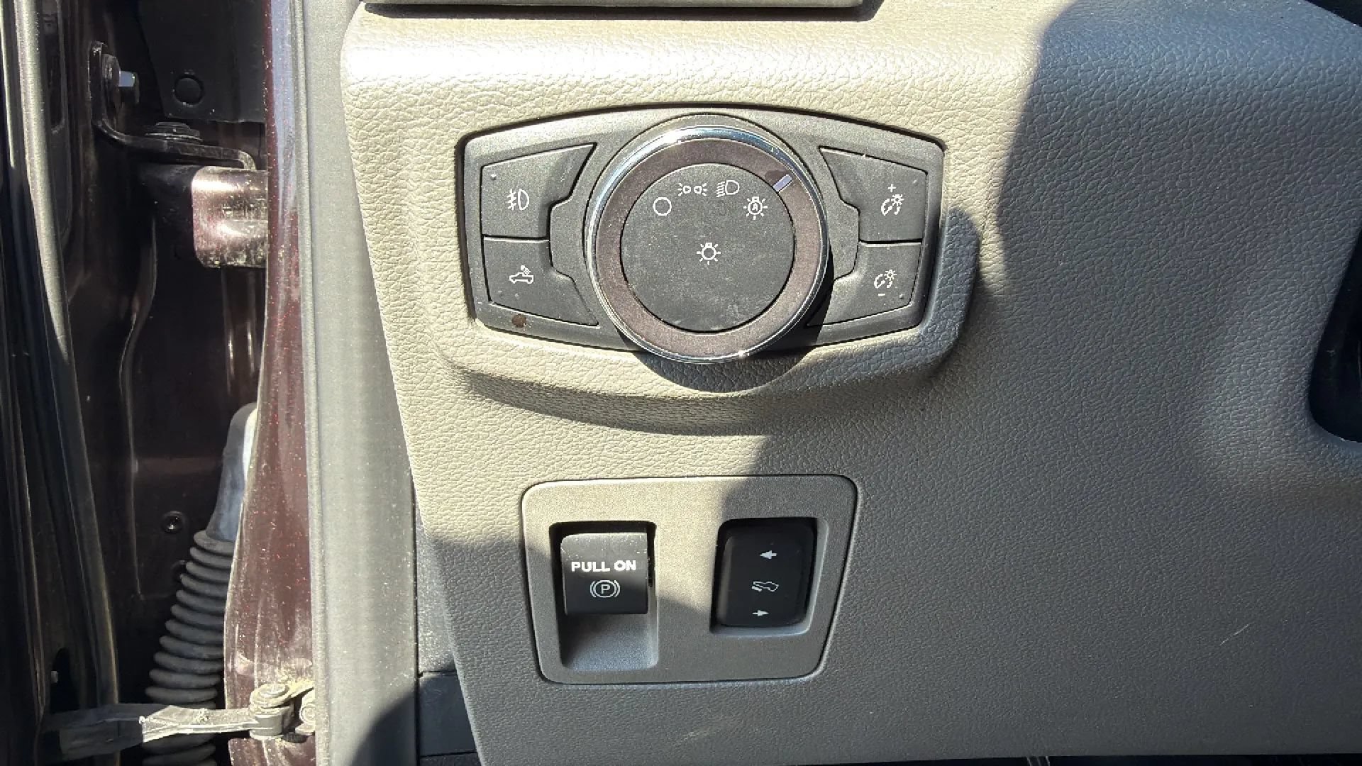 Used 2019 Ford F150 XLT w/ Equipment Group 302A Luxury AWD/4WD image 19