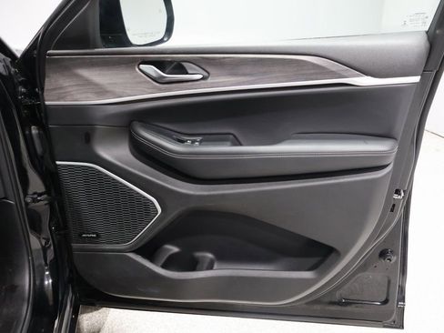 Used 2022 Jeep Grand Cherokee L Limited image 23