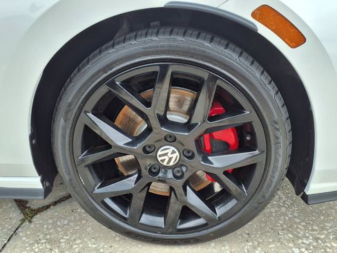 Used 2024 Volkswagen GTI SE w/ SE Leather Seats Package FWD image 9