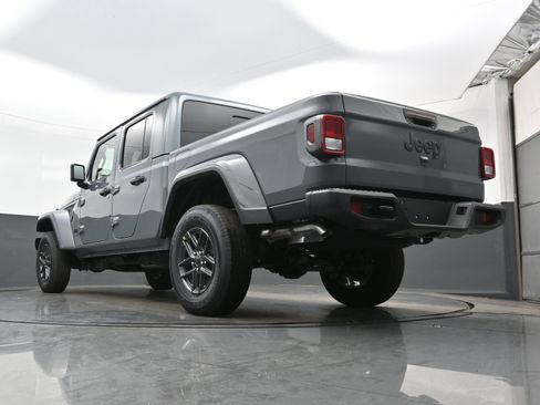 New 2026 Jeep Gladiator Sport AWD/4WD image 16