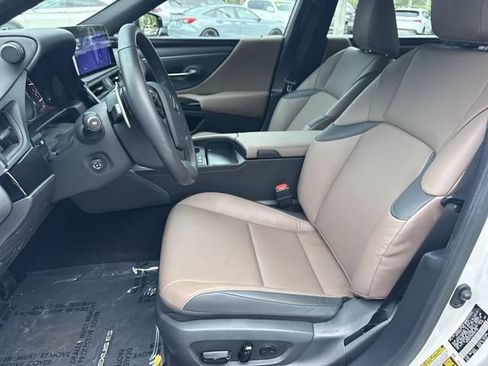 Certified 2024 Lexus ES 300h w/ Premium Package FWD image 11