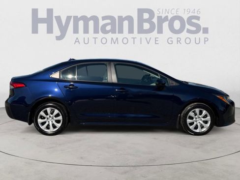 Used 2025 Toyota Corolla LE image 2