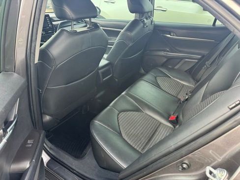Used 2022 Toyota Camry SE image 7