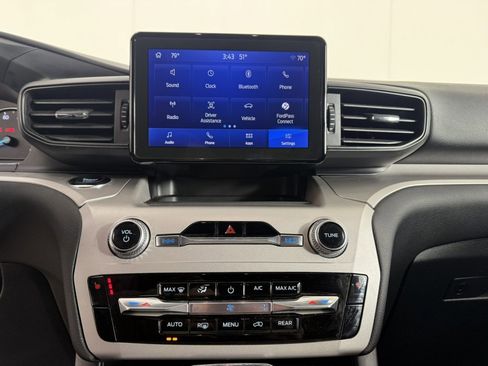 Used 2024 Ford Explorer XLT w/ Class IV Trailer Tow Package image 17