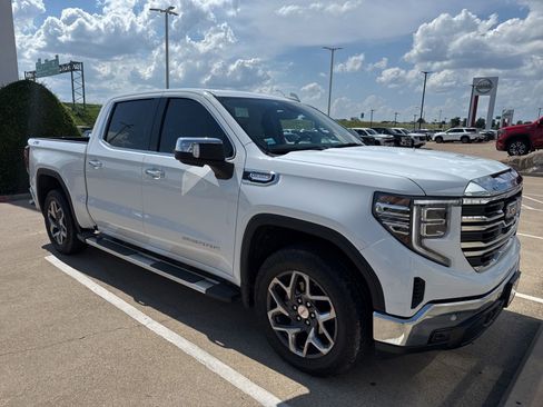 Used 2024 GMC Sierra 1500 SLT AWD/4WD image 3