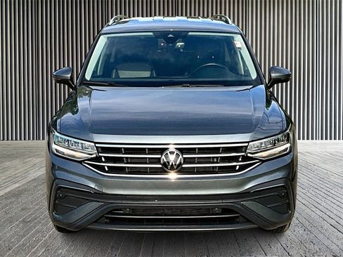 Used 2024 Volkswagen Tiguan SE image 3