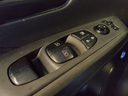 Used 2021 Nissan Kicks S FWD image 27