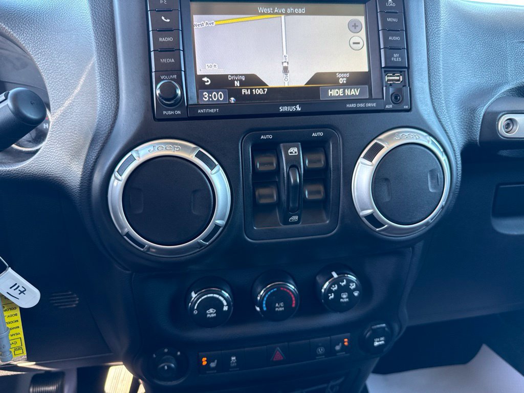 Used 2017 Jeep Wrangler Unlimited Sahara w/ Connectivity Group AWD/4WD image 36