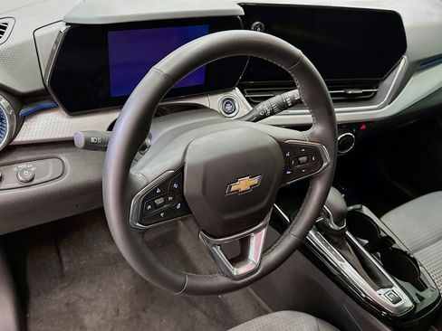 Used 2025 Chevrolet Trax LT w/ Driver Confidence Package FWD image 18