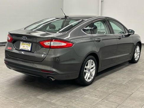 Used 2015 Ford Fusion SE image 2