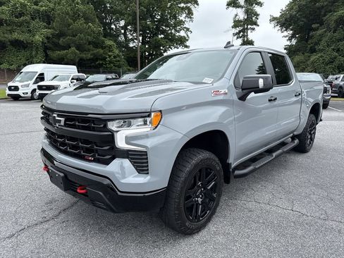 Used 2024 Chevrolet Silverado 1500 LT Trail Boss w/ LT Trail Boss Premium Package AWD/4WD image 3