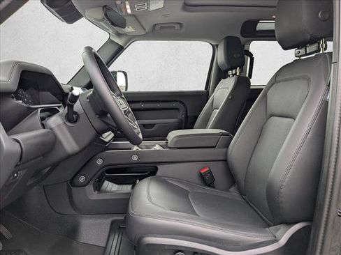 New 2025 Land Rover Defender 90 X-Dynamic SE AWD/4WD image 4
