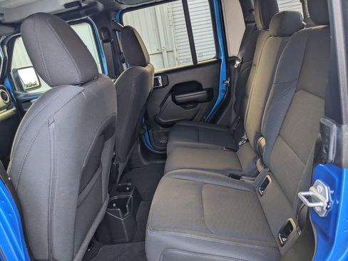 Used 2021 Jeep Gladiator Sport image 10