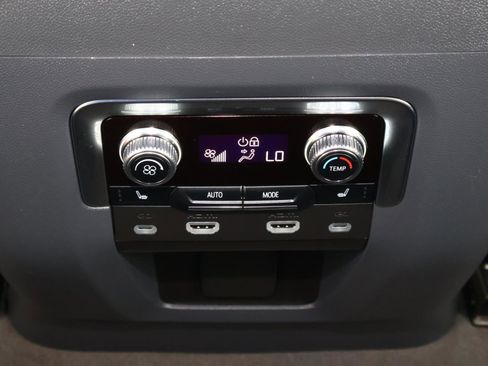 Used 2024 GMC Yukon XL Denali w/ Max Trailering Package image 15