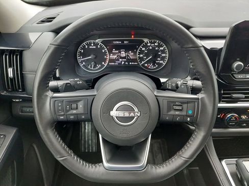 Used 2024 Nissan Pathfinder SV FWD image 19
