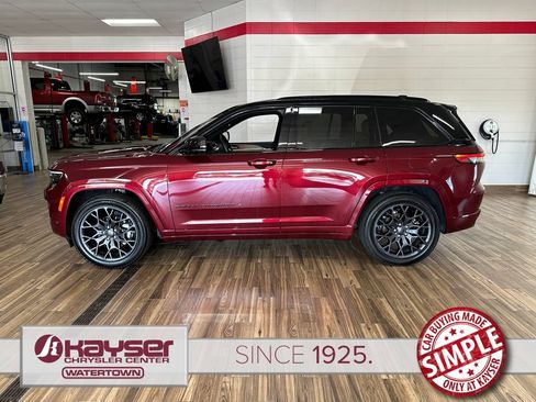 Used 2025 Jeep Grand Cherokee Summit AWD/4WD image 2