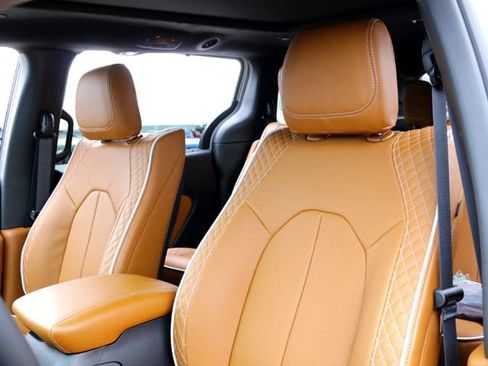 New 2026 Chrysler Pacifica Pinnacle w/ Trailer Tow Group image 10