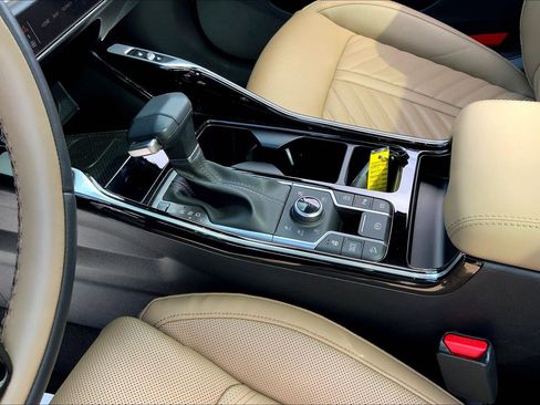 Used 2025 Kia Sorento SX Prestige w/ Olive Brown Leather Package image 19