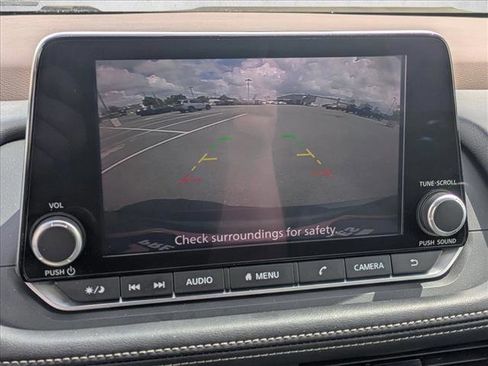 Used 2023 Nissan Rogue S image 13