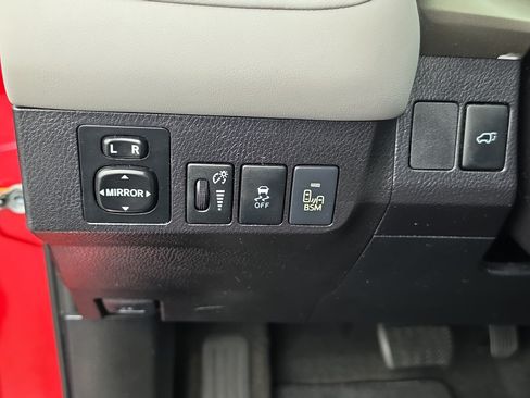 Used 2014 Toyota RAV4 Limited w/ Technology Package FWD image 25