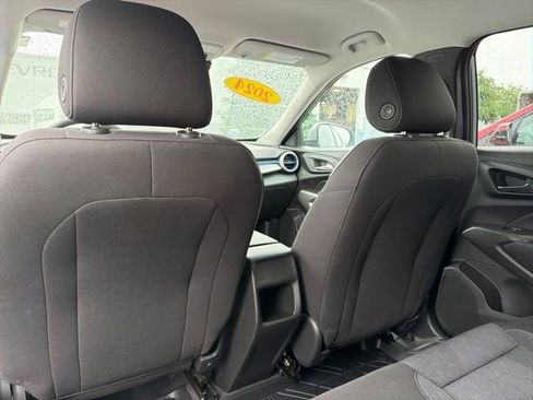 Used 2024 Chevrolet Trax LS w/ LS Convenience Package FWD image 19