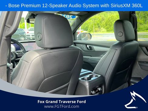 Used 2025 Buick Enclave Preferred AWD/4WD image 30