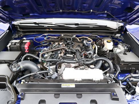 Certified 2025 Toyota Tacoma SR5 w/ SR5 Upgrade Package AWD/4WD image 18