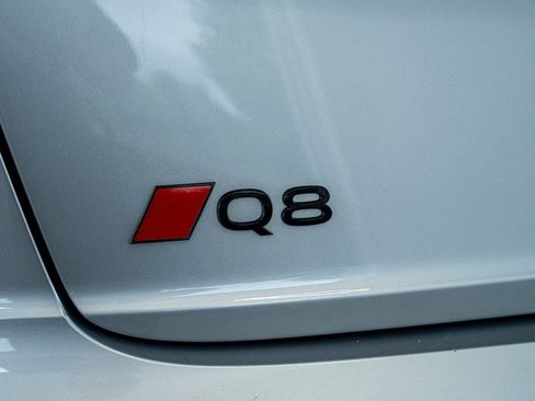 Used 2024 Audi Q8 Premium Plus w/ Premium Plus Package image 22