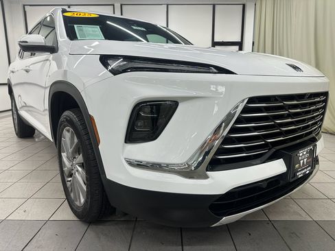 Certified 2025 Buick Enclave Preferred image 2