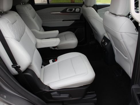 Used 2025 Ford Explorer Platinum w/ LUX Leather Package image 26