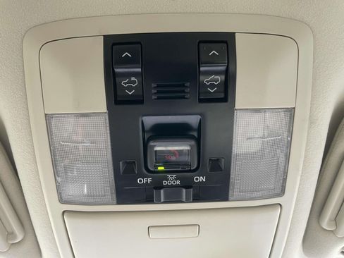 Used 2023 Lexus GX 460 Premium w/ Accessory Package AWD/4WD image 29