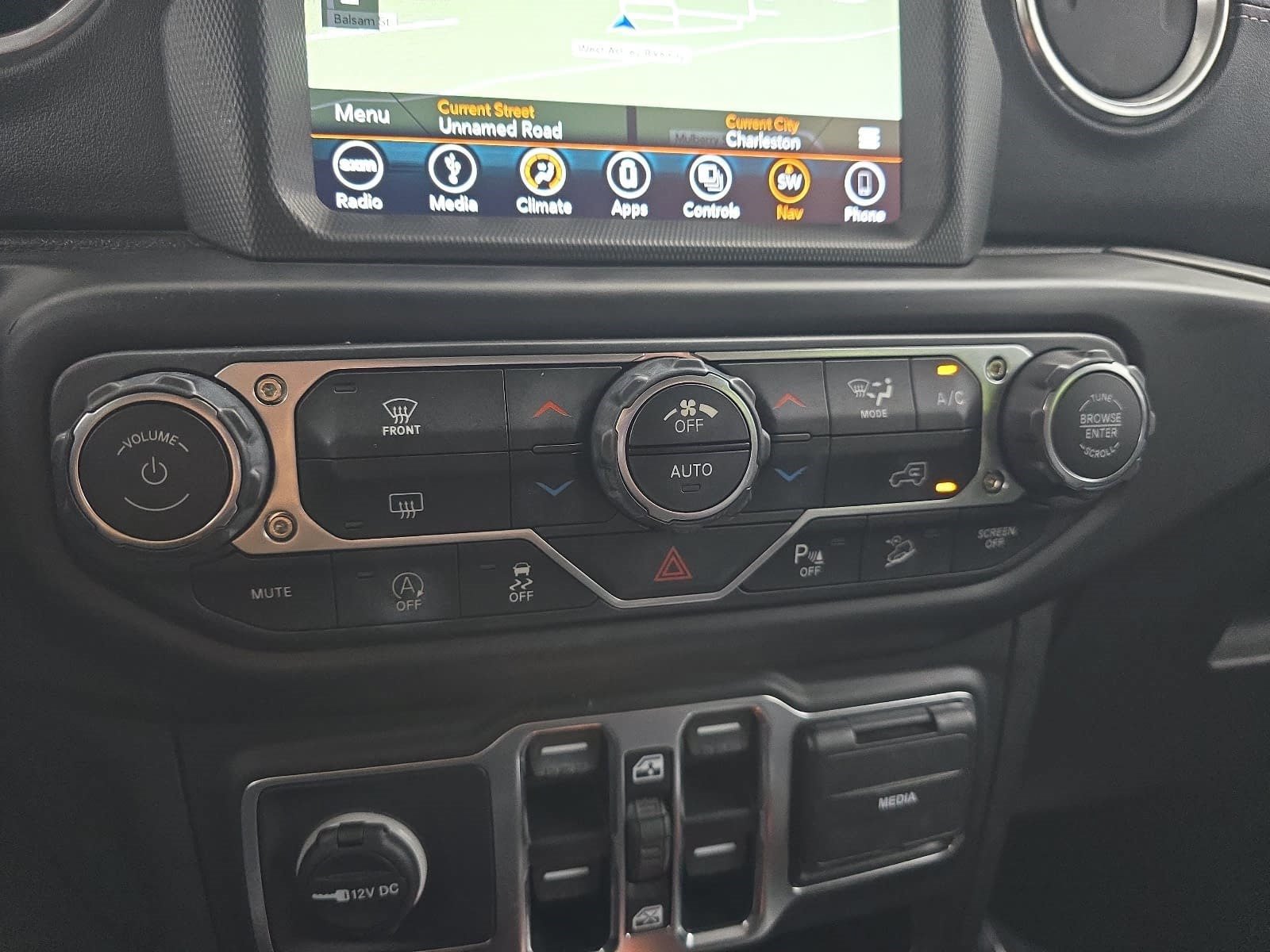 Used 2019 Jeep Wrangler Unlimited Sahara AWD/4WD image 20