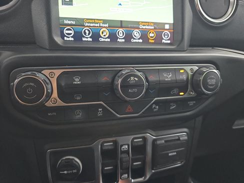 Used 2019 Jeep Wrangler Unlimited Sahara AWD/4WD image 20